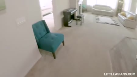 Чикса с большими буферами снимает трах от первого лица