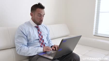 Чувак заказал себе девушку андроида и хорошенько трахнул ее 1