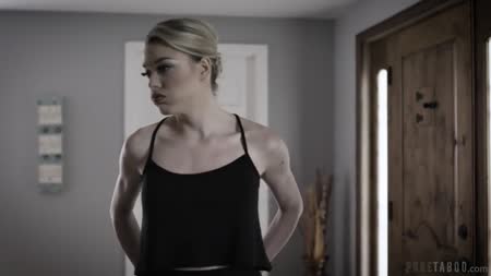 Девочка сделала минет на кухне и поползла трахаться в гостиную 1