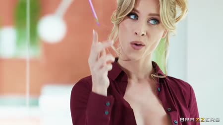 Коллега откровенно задирала ноги и мужик не выдержал 1