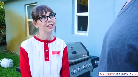 Очкастая соседка распробовала большой член 1