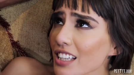 Доступная брюнеточка в чулках с радостью оседлала негра 8