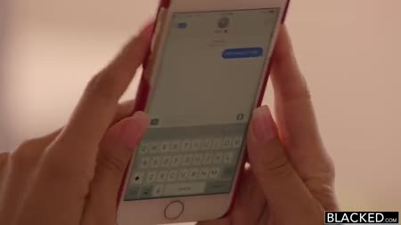 Крепкий негр приголубил красивую соседку у бассейна 1