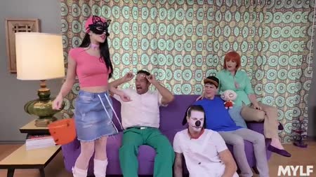 Рыжая ненасытная мамочка хочет секса с двумя самцами сразу 1