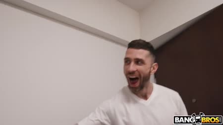 Жестко раздербанил дупло брюнеточки 1