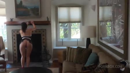 Гламурная секси горничная поработала натурой 1