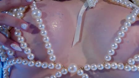 Телка с голубыми волосами ждет членов в свои дырки 1