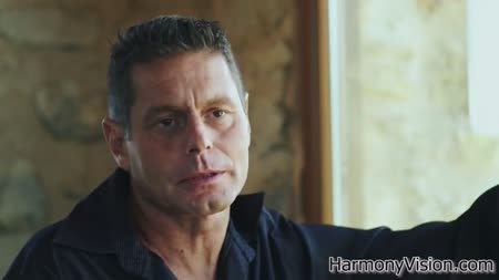 Шикарная сучка в чулках рада попробовать групповой секс 1