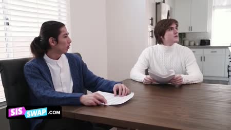 Девушки без комплексов устроили синхронную групповуху 4