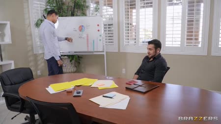 Красивая секретутка помогает боссу снимать напряжение 1