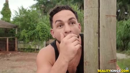 Горячие сучки устроили разврат в кузове машины 3