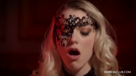 Лесбияночки в красивом белье попробовали групповой секс с мужиком 5