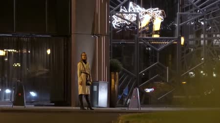 Красивые девочки наслаждаются чувственной групповухой с парнем 1