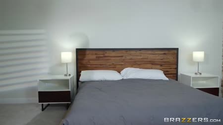 Мамки с большими сисяндрами смачно прыгают на одном члене 2