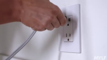 Бабенка крутит своей задницей и устраивает смачный трах 1