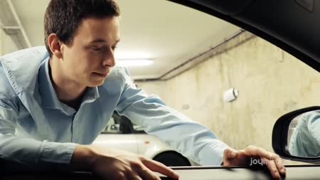 Девушка в эротичном белье круто завела паренька минетом 1