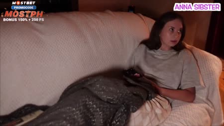 Сводная сестра не смогла сдержать желание чпокнуться перед сном 1