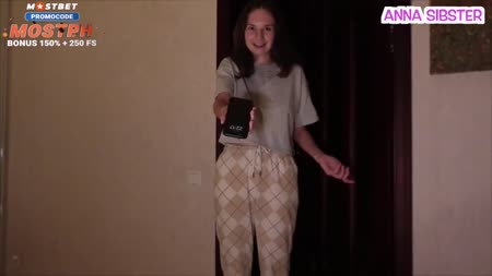 Сводная сестра не смогла сдержать желание чпокнуться перед сном 2