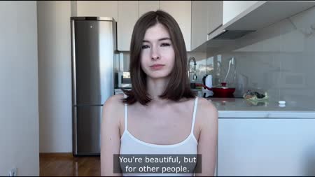 Сводная сестра не любит носить белье дома