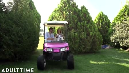 Худенькая гольфистка устроила перепихон прямо на поле 1