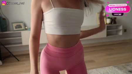 Спортивная жена в лосинах слишком откровенно качала попу 2