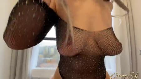 Шикарную сучку с большими буферами поставили раком у окна 8