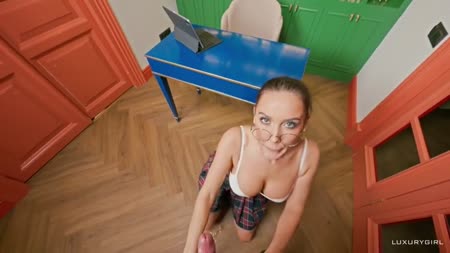 Красивая секретарша быстро соглашается на перепихон 5