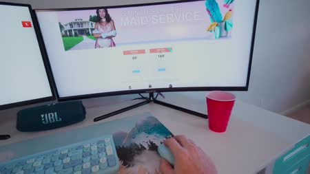 Молодая телочка с большими сиськами дала набухавшемуся парню 1