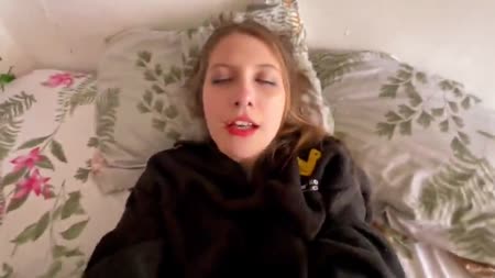 Очкастая бабенка снимает с другом секс на телефон 5