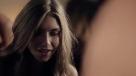 Молодая блонди красиво делает минет и подставляет писечку 8