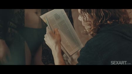 Девушка милуется с любовником и красиво трахается с ним 1