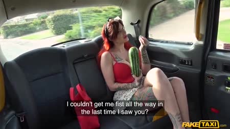 Грудастая пассажирка решила расплатиться натурой 1