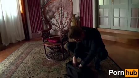 Чикса в секс наряде доминирует над мужиком 2